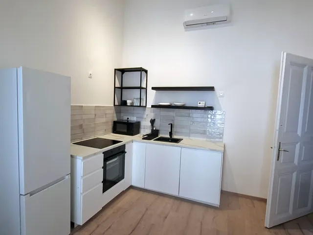 Kiadó lakás Budapest VI. kerület, Nagykörúton belüli terület 45 nm