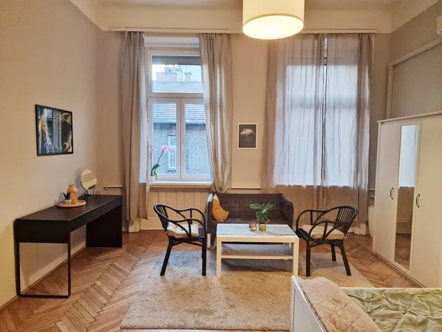 Kiadó lakás Budapest VI. kerület, Nagykörúton belüli terület 75 nm