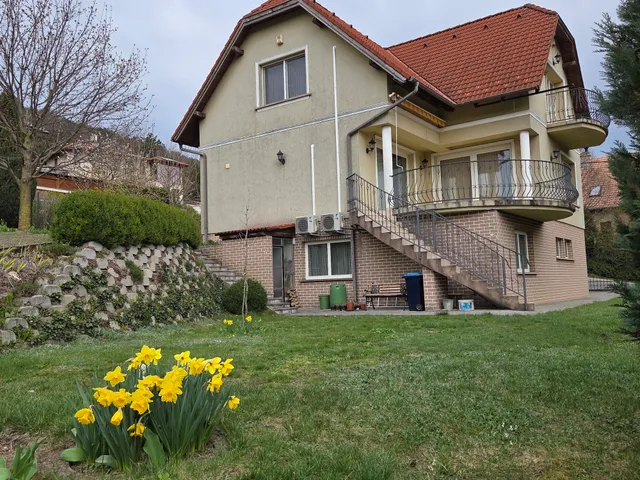 Kiadó ház Budapest III. kerület, Aranyhegy 240 nm