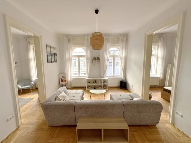 Kiadó lakás Budapest VI. kerület, Nagykörúton belüli terület 101 nm