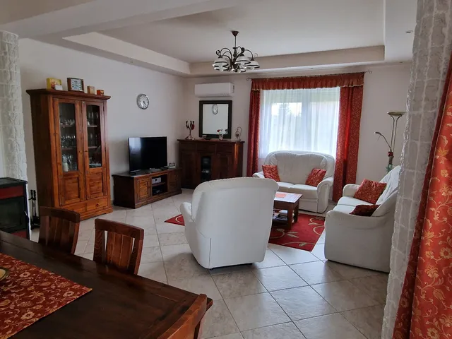 Eladó ház Nyíregyháza, Sóstóhegy 251 nm