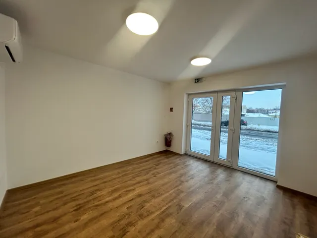 Kiadó kereskedelmi és ipari ingatlan Nyíregyháza, Belváros 21 nm