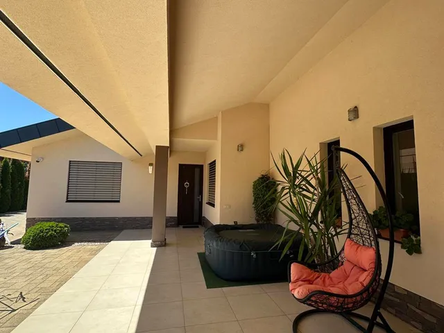 Eladó ház Nyíregyháza, Oros 166 nm