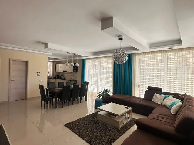 Eladó ház Nyíregyháza, Oros 166 nm