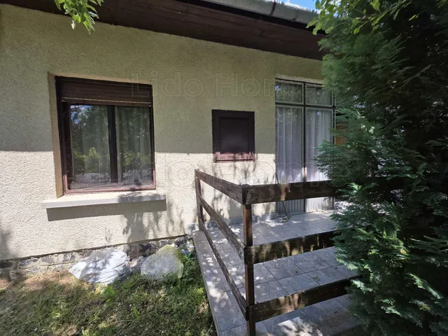 Eladó nyaraló Balatonkeresztúr 45 nm