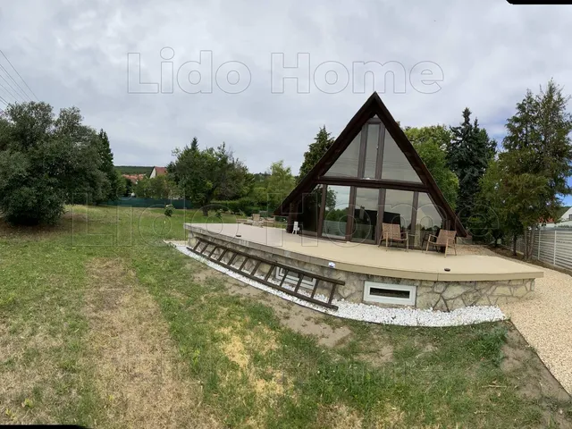 Eladó telek Csopak 38 nm