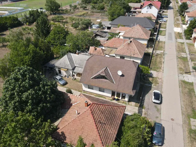 Eladó ház Lőrinci 212 nm