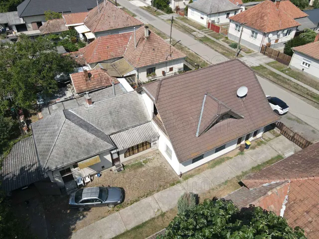 Eladó ház Lőrinci 212 nm