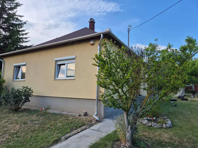 Eladó ház Csabdi 81 nm