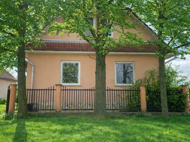 Eladó ház Heréd 140 nm