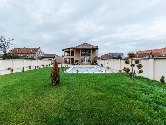 Eladó ház Szolnok, Belváros 490 nm