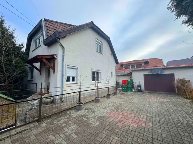 Eladó ház Vác, Deákvár, Eperfa utca 186 nm