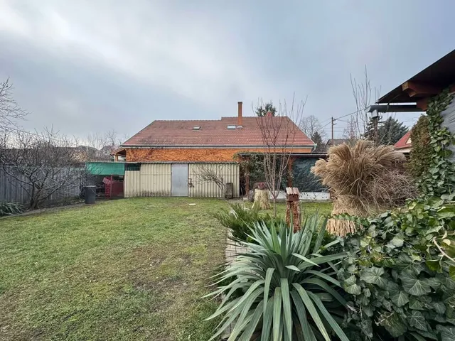 Eladó ház Vác, Deákvár, Eperfa utca 186 nm