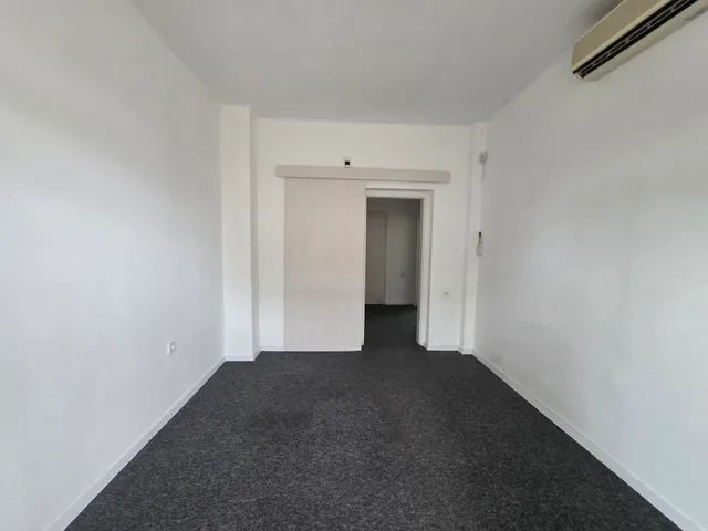 Kiadó kereskedelmi és ipari ingatlan Budapest IV. kerület, Újpest 27 nm