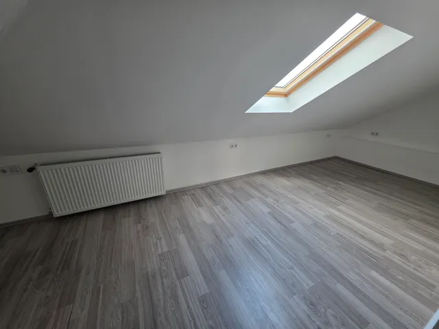 Eladó kereskedelmi és ipari ingatlan Budapest IV. kerület, Újpest, Fóti út 234 nm