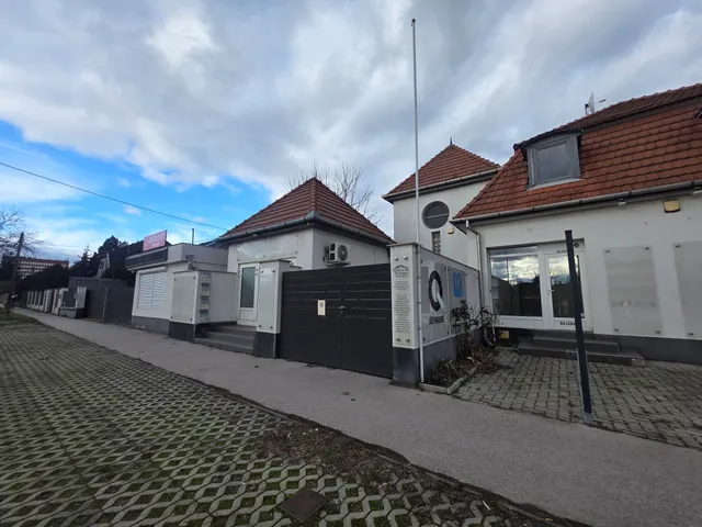 Eladó kereskedelmi és ipari ingatlan Budapest IV. kerület, Újpest, Fóti út 237 nm