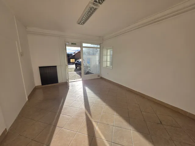 Eladó kereskedelmi és ipari ingatlan Budapest IV. kerület, Újpest, Fóti út 237 nm