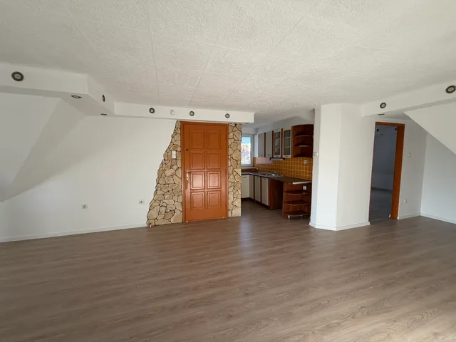 Kiadó kereskedelmi és ipari ingatlan Budapest IV. kerület, Újpest, Fóti út 237 nm