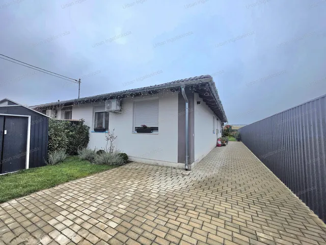 Eladó ház Nagytarcsa, Honfoglalás utca 90 nm