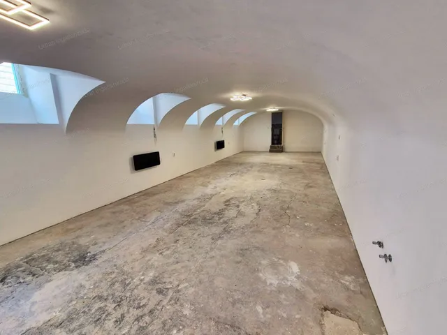 Eladó kereskedelmi és ipari ingatlan Budapest VII. kerület, Belső-Erzsébetváros 110 nm
