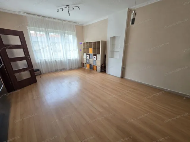 Eladó kereskedelmi és ipari ingatlan Budapest XIII. kerület, Vizafogó 76 nm