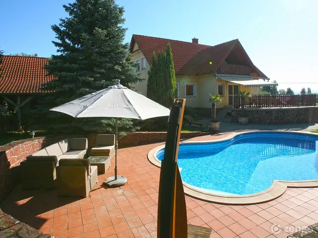 Eladó ház Balatonszepezd 289 nm