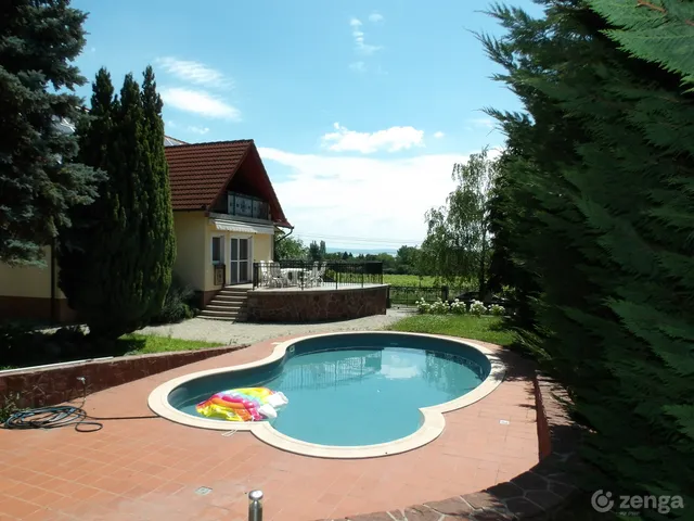 Eladó ház Balatonszepezd 289 nm