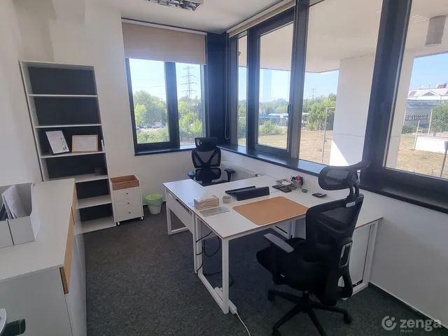 Kiadó kereskedelmi és ipari ingatlan Budapest IV. kerület, Újpest 77 nm