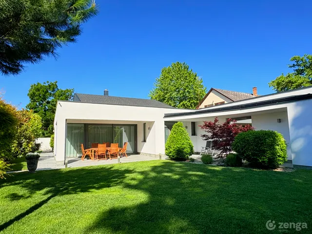 Eladó ház Balatonboglár, Széchenyi István utca  210 nm