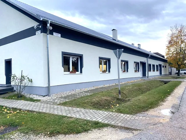 Eladó kereskedelmi és ipari ingatlan Gönyű 890 nm