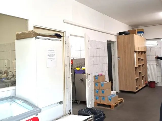 Eladó kereskedelmi és ipari ingatlan Gönyű 890 nm