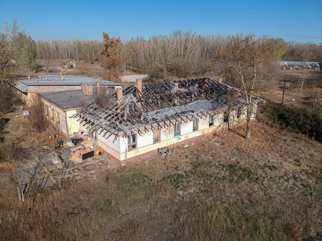 Eladó kereskedelmi és ipari ingatlan Kiskunmajsa 1000 nm