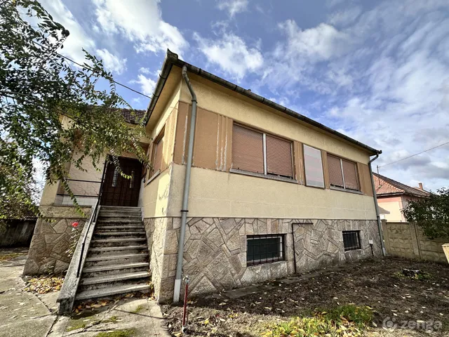 Eladó ház Szentlőrinckáta 240 nm