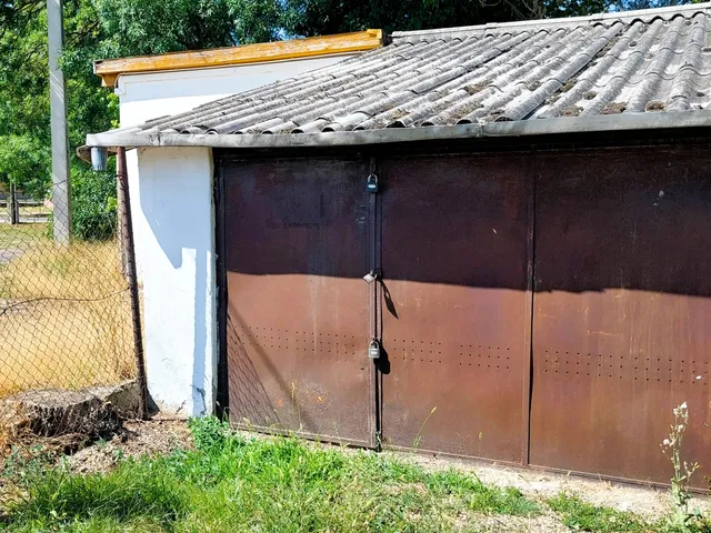 Eladó garázs Békéscsaba 20 nm