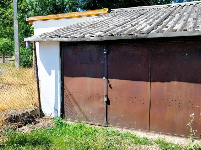 Eladó garázs Békéscsaba 20 nm