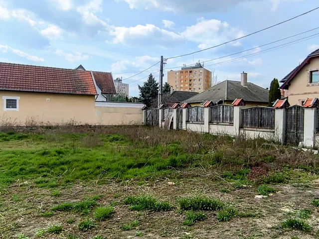 Eladó telek Békéscsaba, Lencsési (József Attila) lakótelep 1080 nm