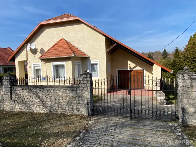 Eladó ház Pilismarót 210 nm