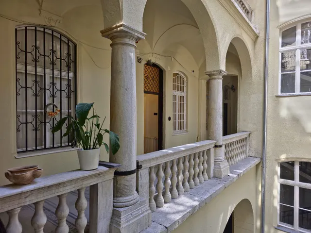 Eladó lakás Budapest VI. kerület, Nagykörúton belüli terület, Podmaniczky utca 6. 84 nm