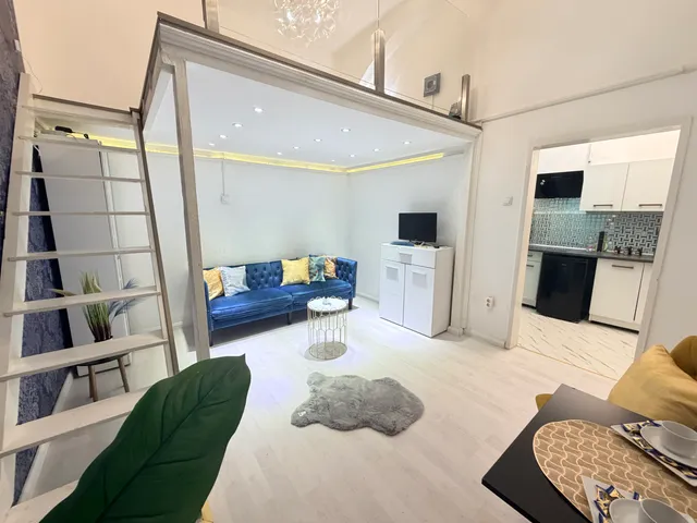 Eladó lakás Budapest VI. kerület, Nagykörúton belüli terület 22 nm