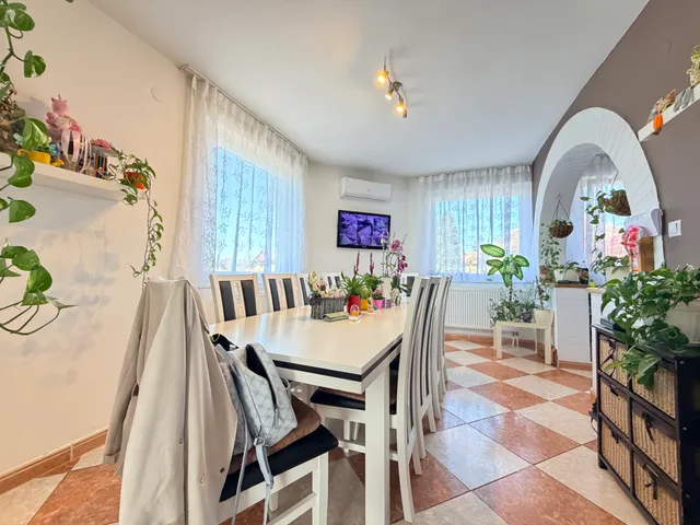 Eladó ház Isaszeg 232 nm