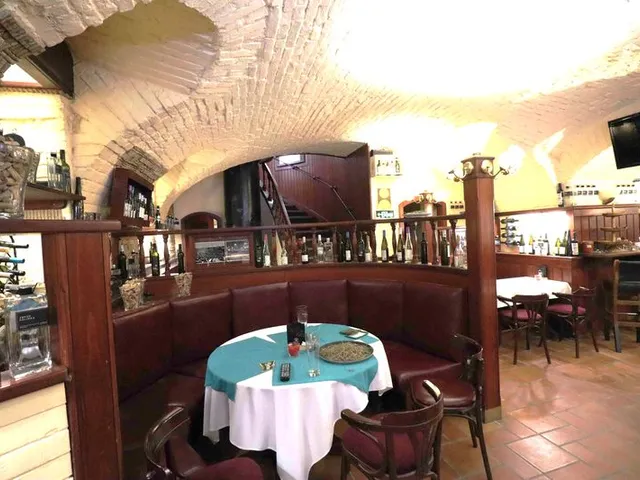 Eladó kereskedelmi és ipari ingatlan Budapest VI. kerület 176 nm