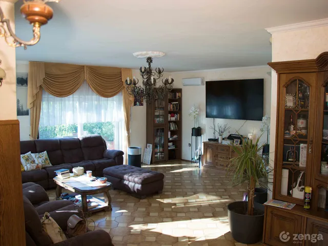 Eladó ház Taksony 240 nm