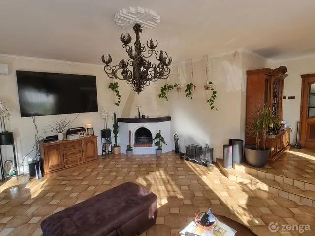 Eladó ház Taksony 240 nm