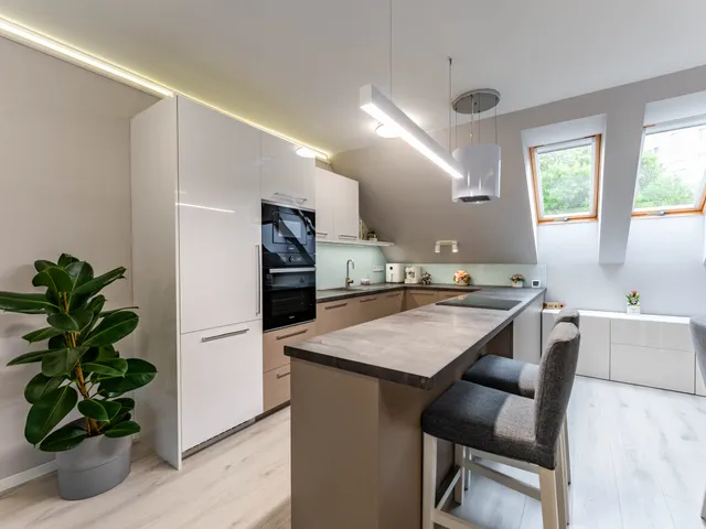 Eladó lakás Székesfehérvár, Belváros, Mikszáth Kálmán  88 nm