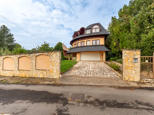 Eladó ház Pécs 420 nm