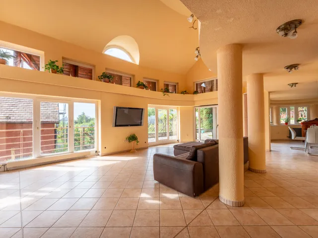 Eladó ház Pécs, Szőlész dűlő 420 nm