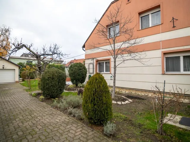 Eladó ház Budapest XV. kerület, Pestújhely 189 nm