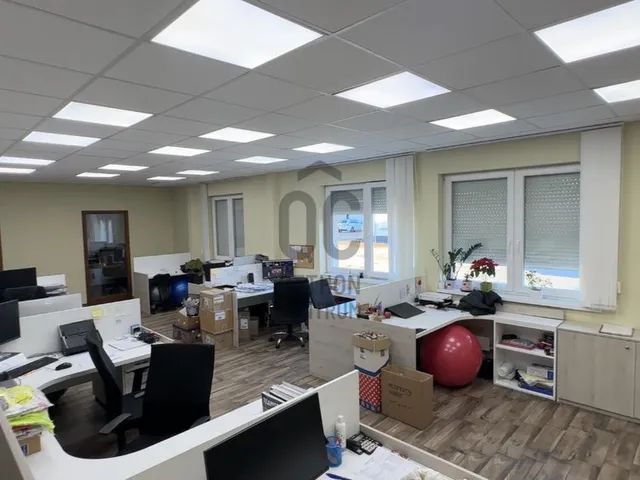 Eladó kereskedelmi és ipari ingatlan Vác, Kisvác 2504 nm