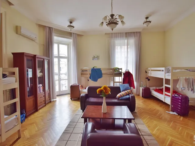 Kiadó lakás Budapest VI. kerület, Teréz krt 140 nm