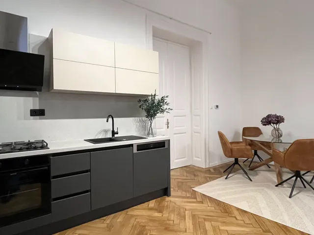 Eladó lakás Budapest VII. kerület, Kertész utca  74 nm